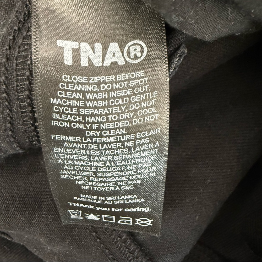 Aritzia x TNA Greenwich Skirt in Black size 4 - Picture 16 of 17